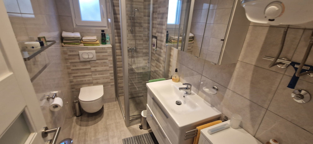 Turanj, villa a un piano di 250 m², con ampio giardino, a 150 metri dalla spiaggia