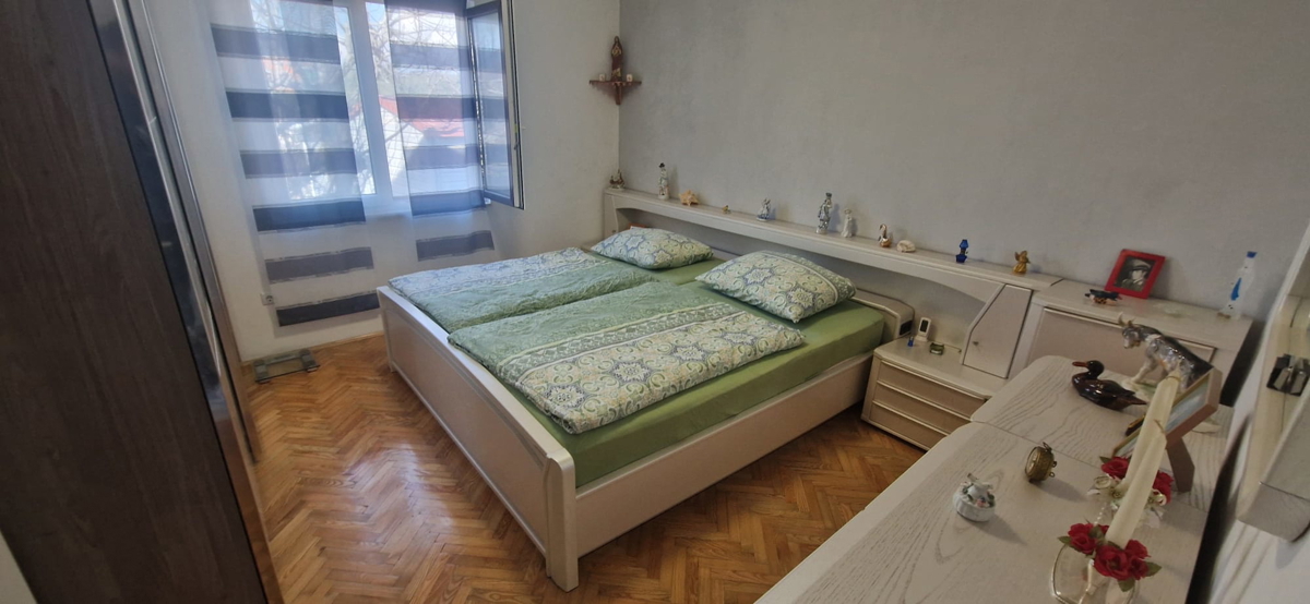 Turanj, villa a un piano di 250 m², con ampio giardino, a 150 metri dalla spiaggia