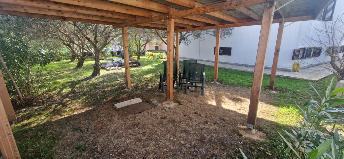 Turanj, villa a un piano di 250 m², con ampio giardino, a 150 metri dalla spiaggia