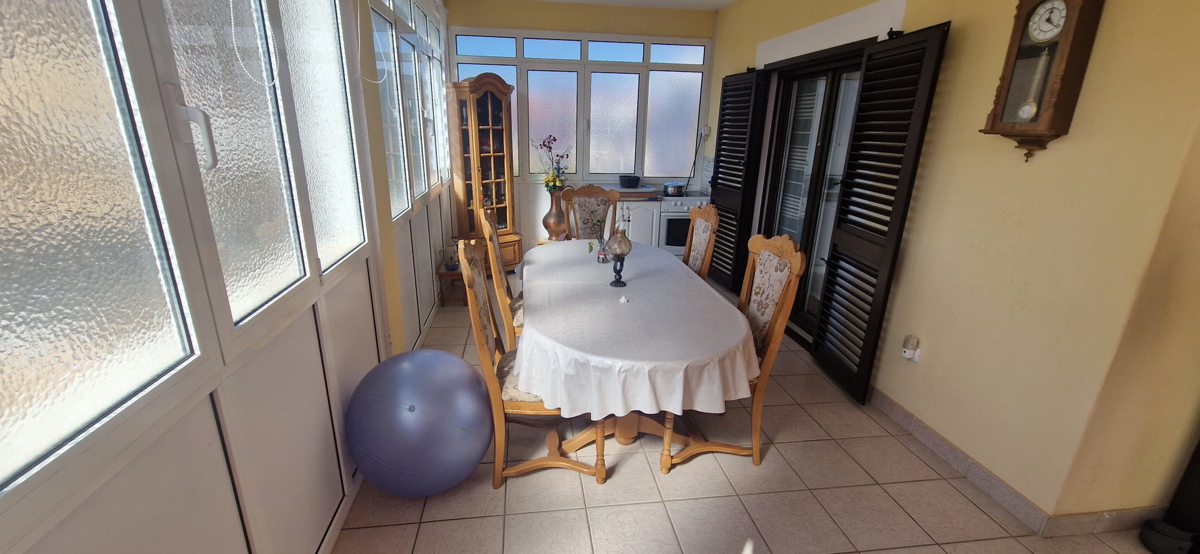 Turanj, villa a un piano di 250 m², con ampio giardino, a 150 metri dalla spiaggia