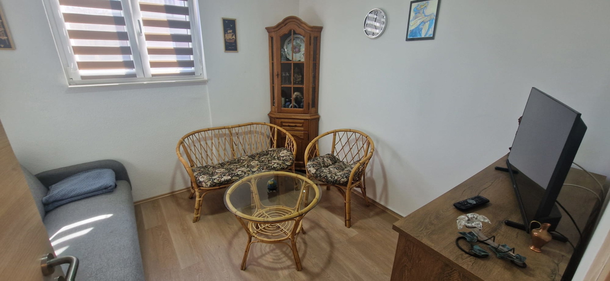 Turanj, villa a un piano di 250 m², con ampio giardino, a 150 metri dalla spiaggia