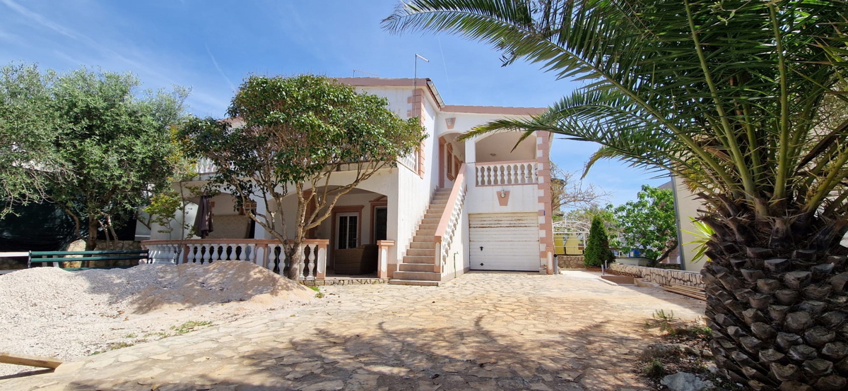 Vir, sud, casa con 3 appartamenti (207,69 m2) e garage, a 80 metri dal mare