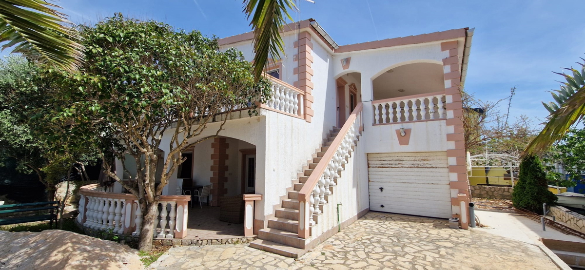 Vir, sud, casa con 3 appartamenti (207,69 m2) e garage, a 80 metri dal mare