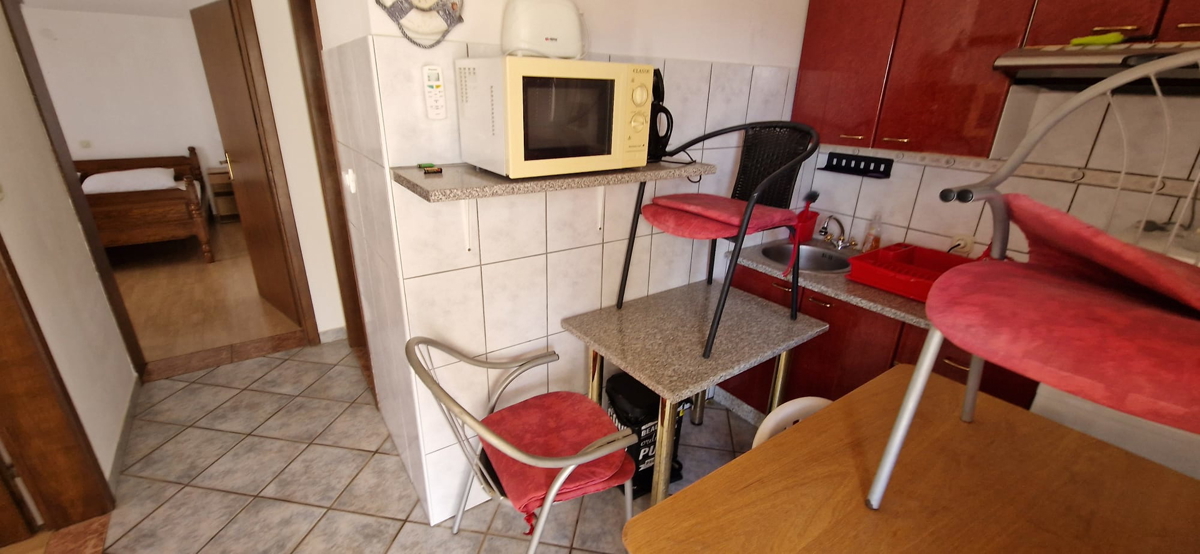 Vir, sud, casa con 3 appartamenti (207,69 m2) e garage, a 80 metri dal mare