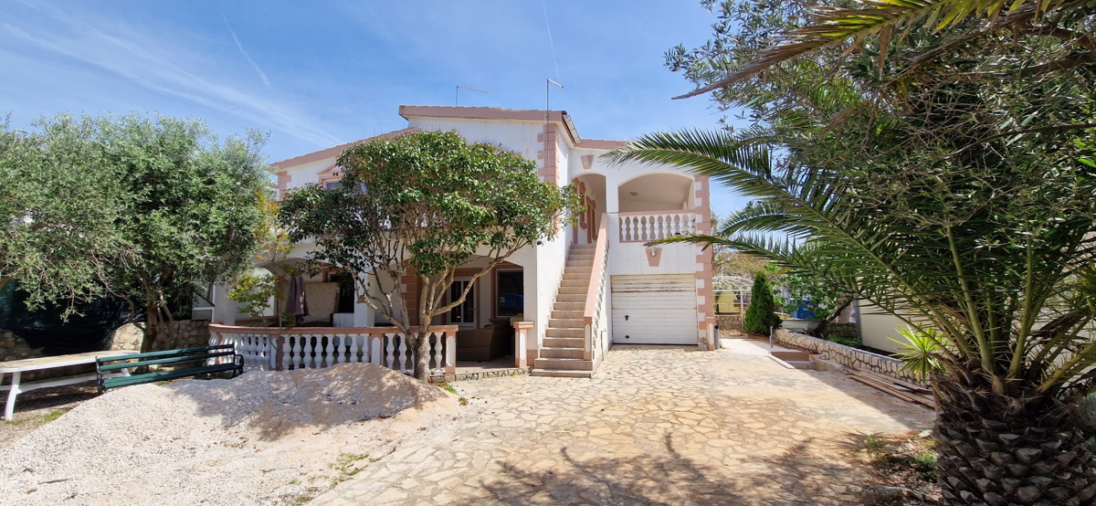 Vir, sud, casa con 3 appartamenti (207,69 m2) e garage, a 80 metri dal mare