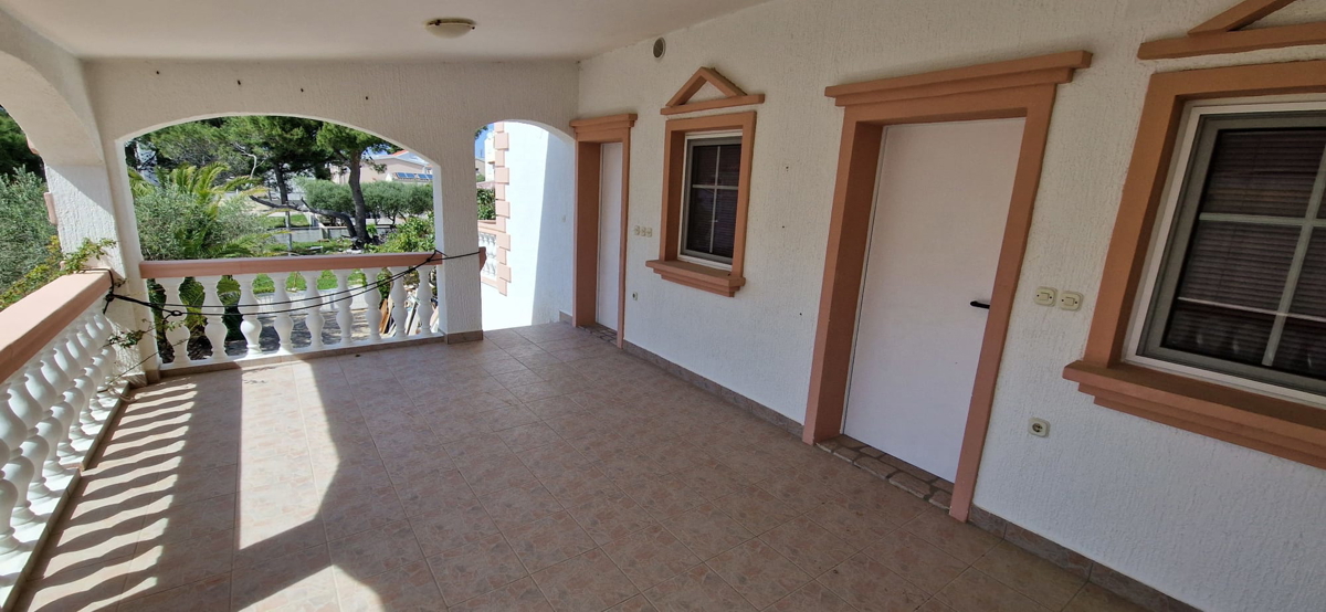Vir, sud, casa con 3 appartamenti (207,69 m2) e garage, a 80 metri dal mare