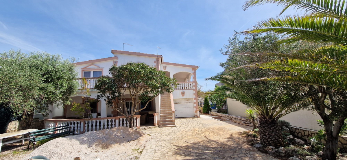 Vir, sud, casa con 3 appartamenti (207,69 m2) e garage, a 80 metri dal mare