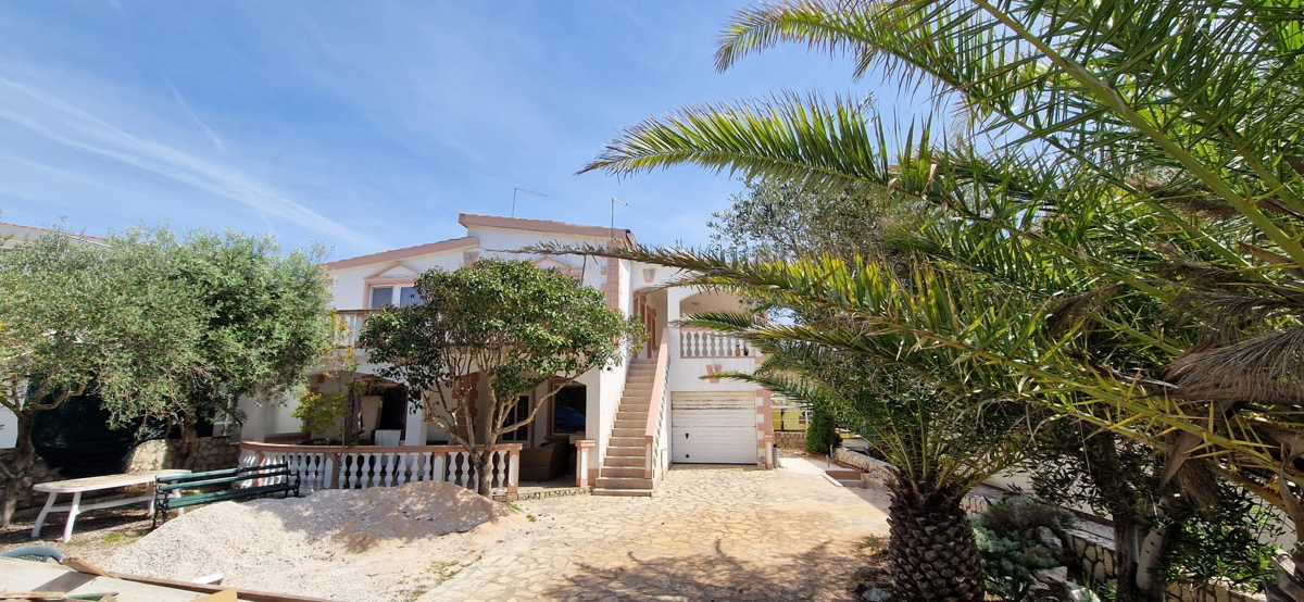 Vir, sud, casa con 3 appartamenti (207,69 m2) e garage, a 80 metri dal mare