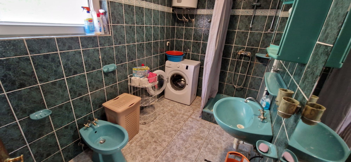 Vir, sud, casa con 3 appartamenti (207,69 m2) e garage, a 80 metri dal mare