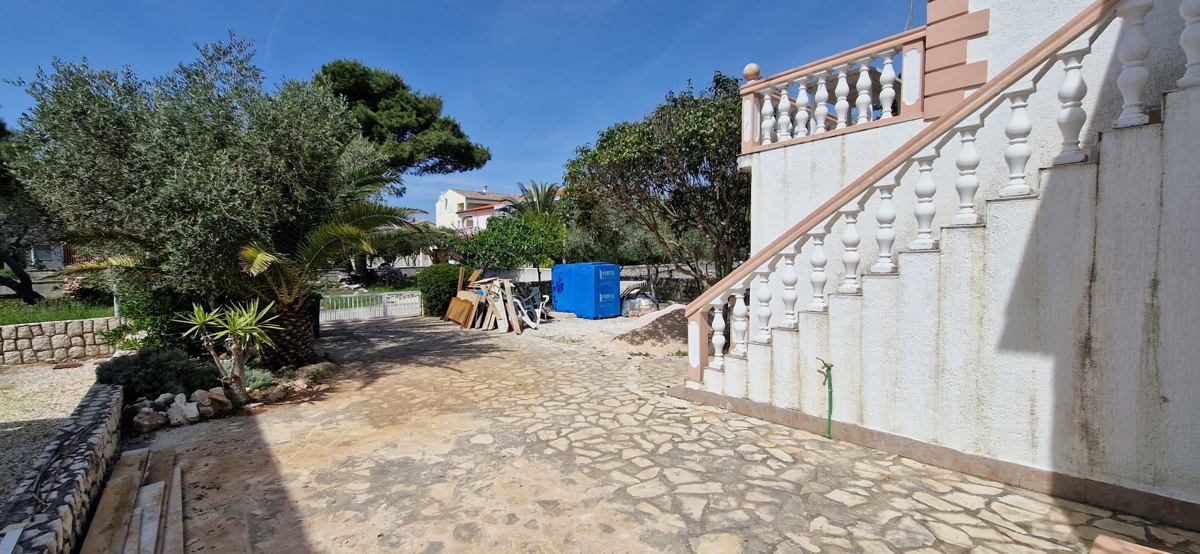 Vir, sud, casa con 3 appartamenti (207,69 m2) e garage, a 80 metri dal mare