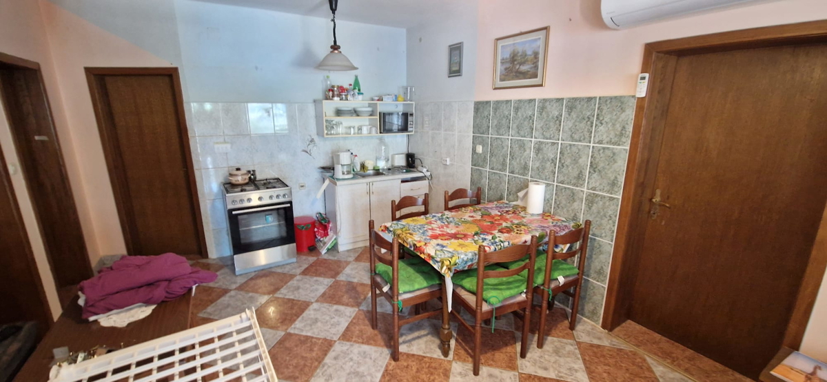 Vir, sud, casa con 3 appartamenti (207,69 m2) e garage, a 80 metri dal mare