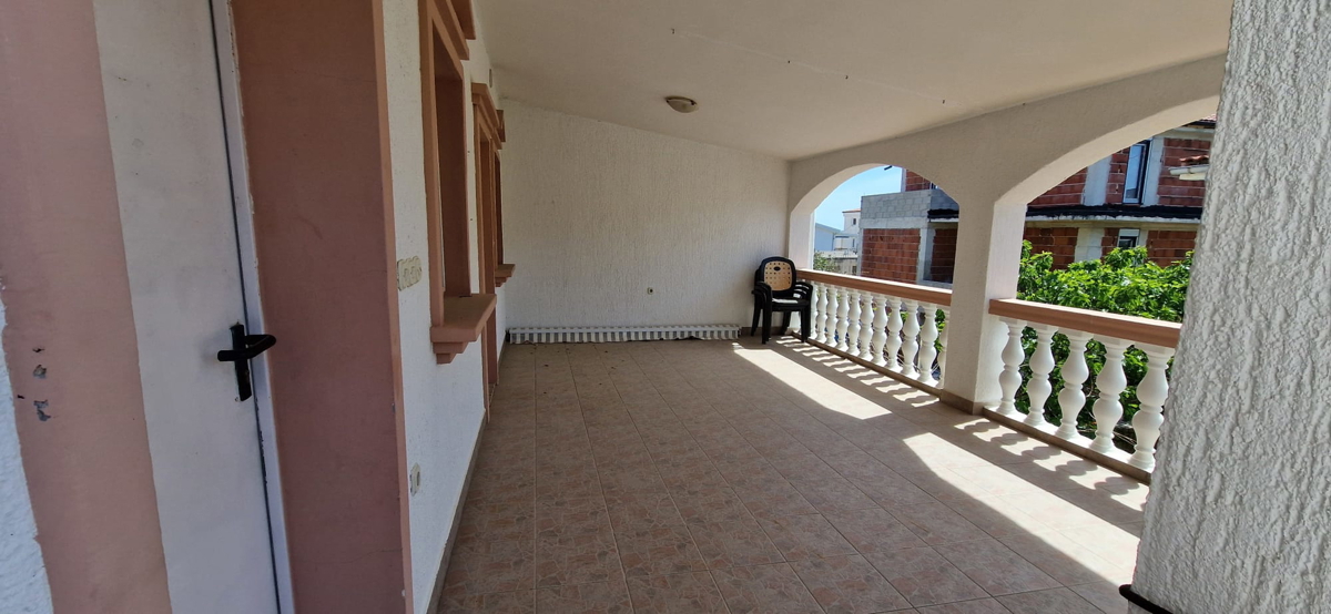 Vir, sud, casa con 3 appartamenti (207,69 m2) e garage, a 80 metri dal mare