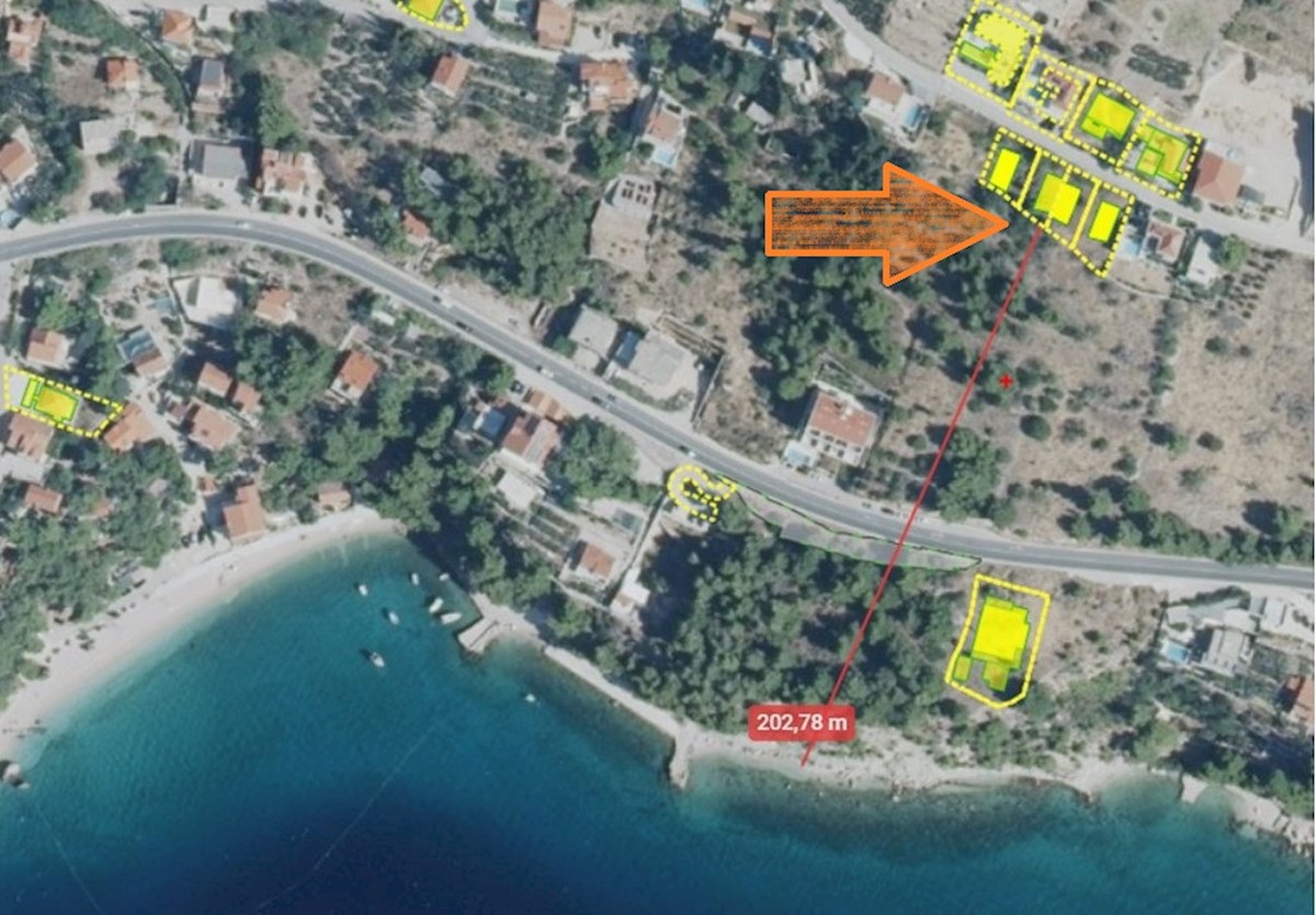 Progetto esclusivo, permessi di costruzione validi per la realizzazione di quattro moderne case vacanza con piscina