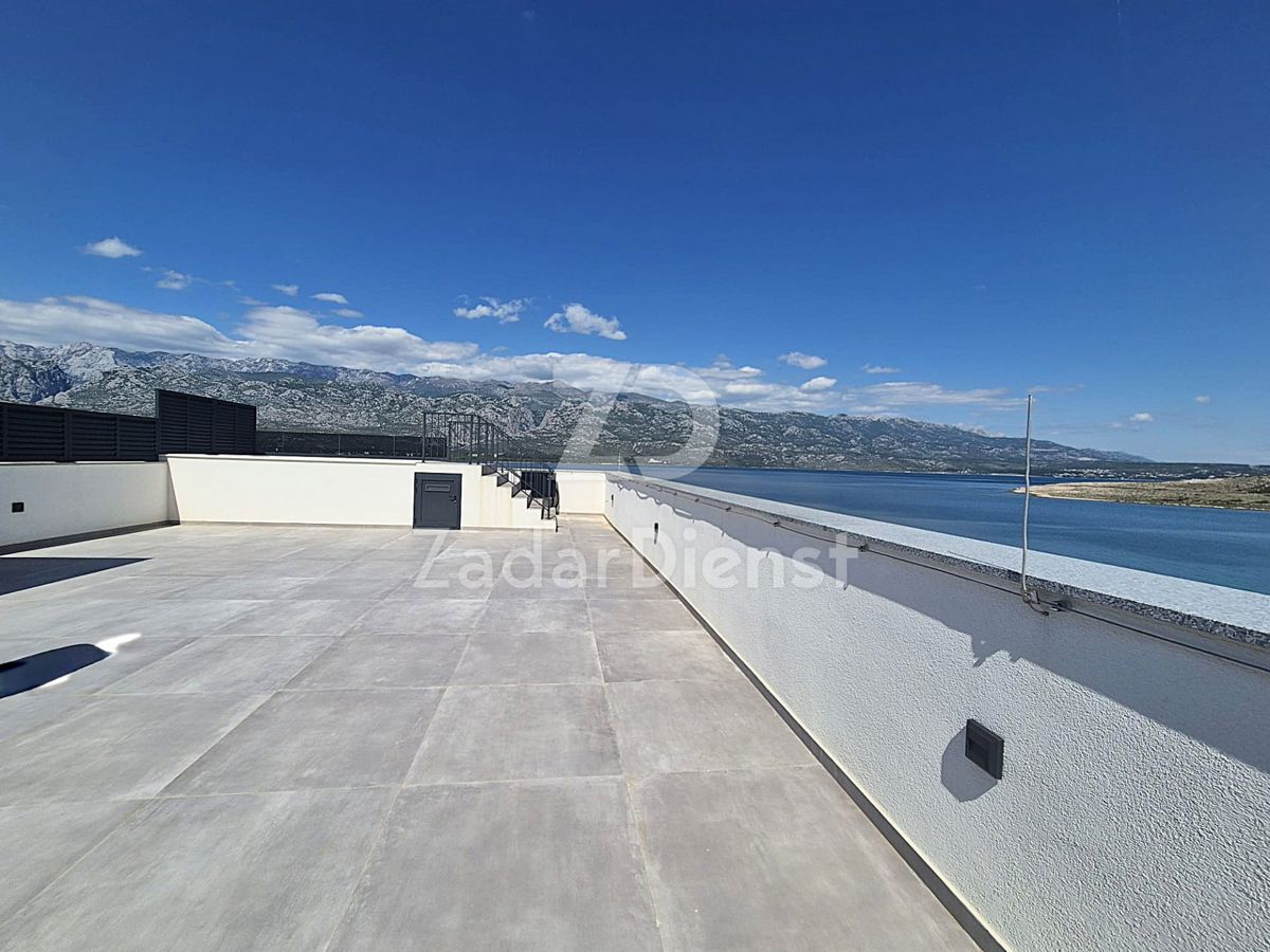 Appartamento di lusso con terrazza sul tetto e piscina