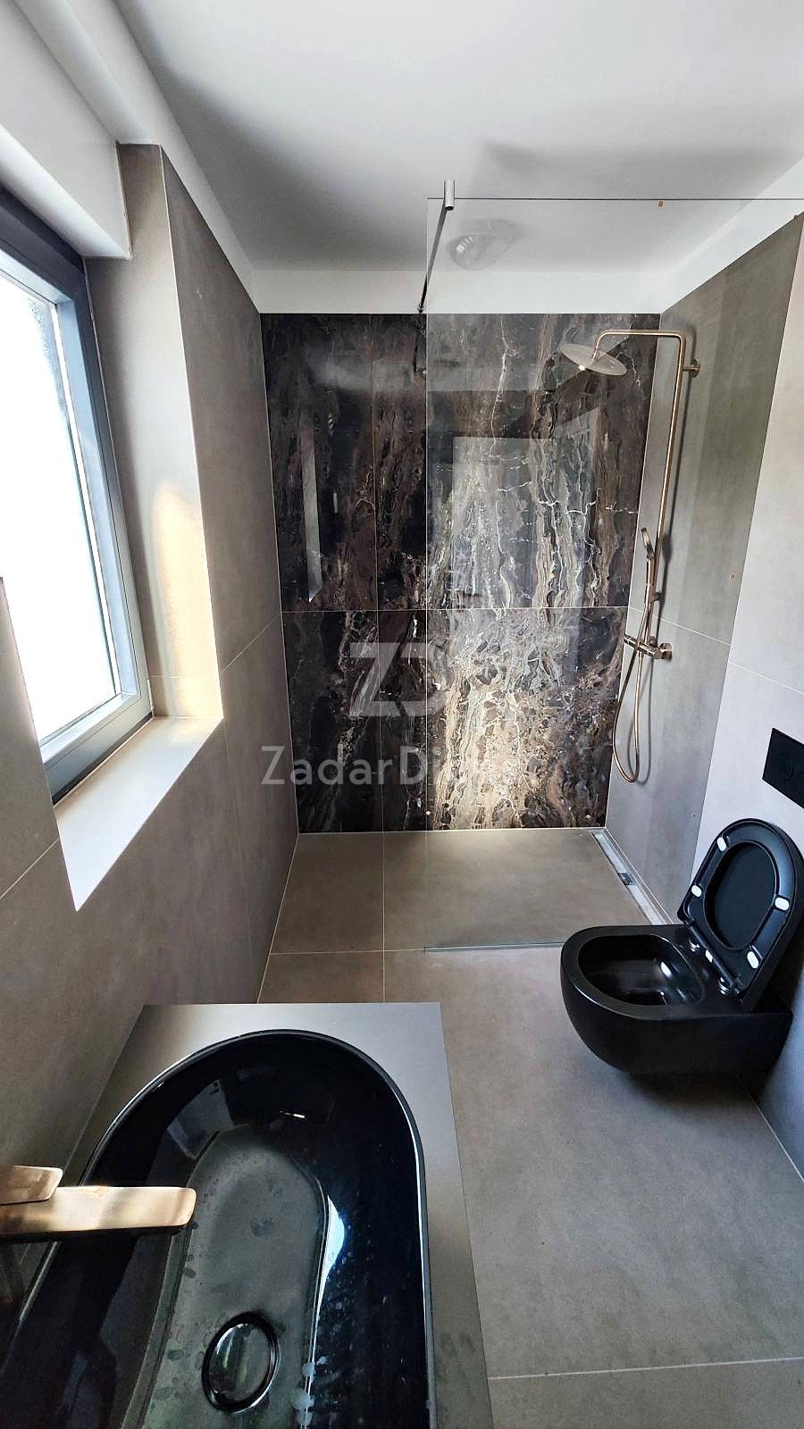 Appartamento di lusso con terrazza sul tetto e piscina