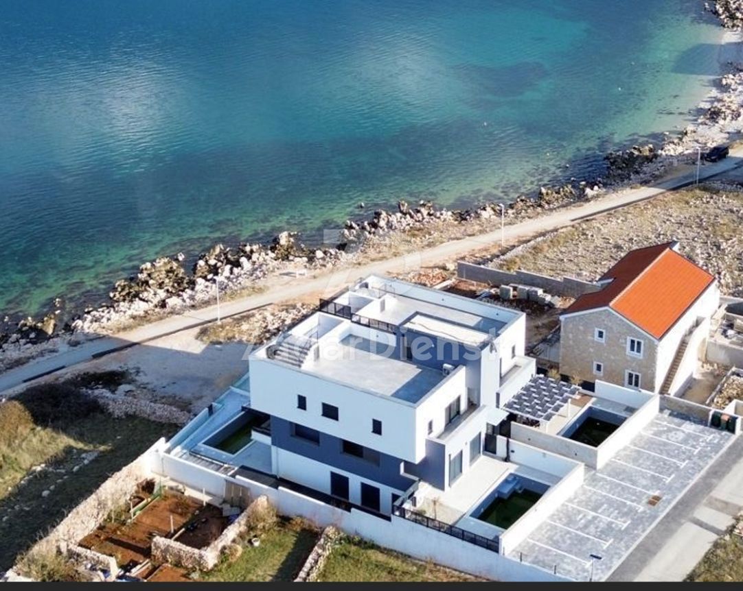 Appartamento di lusso con terrazza sul tetto e piscina