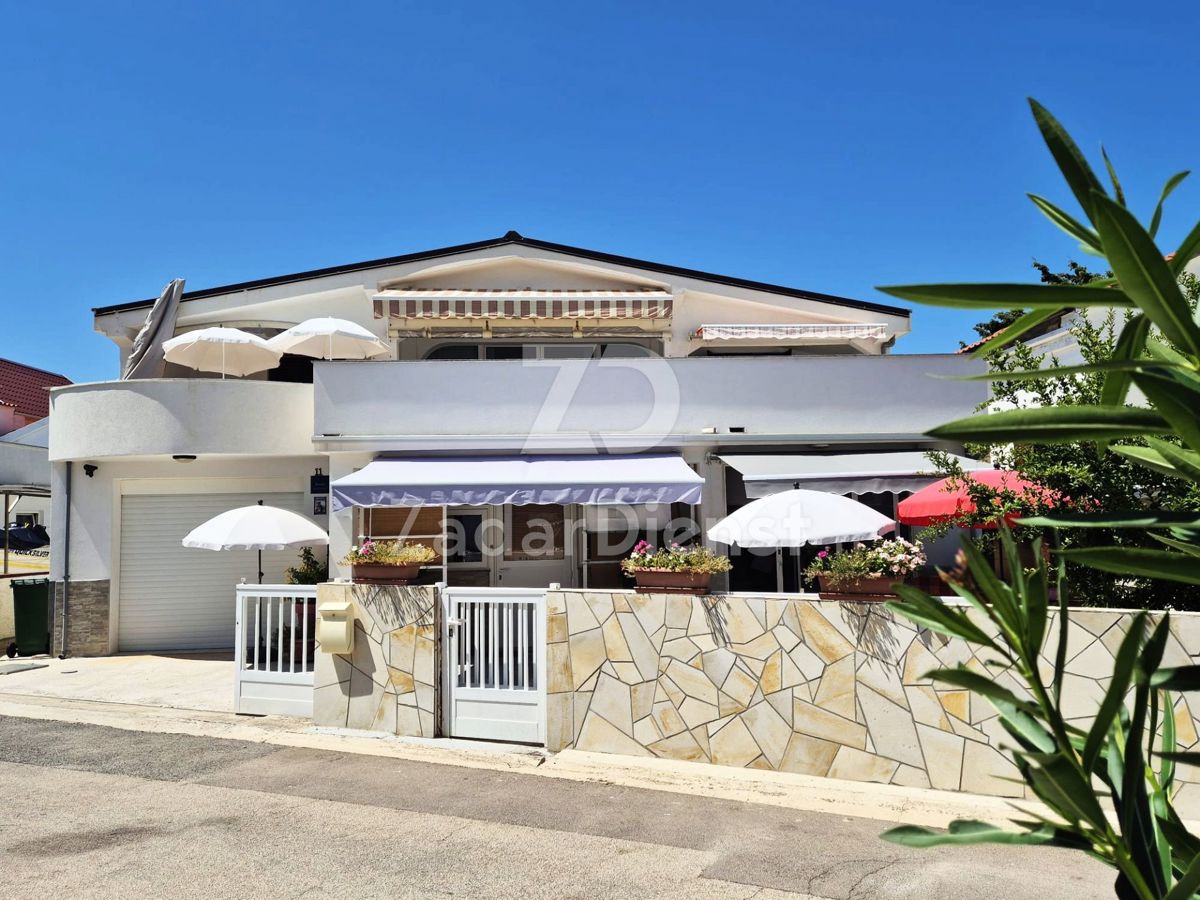 Casa con 3 unità abitative, a 300 m dal mare