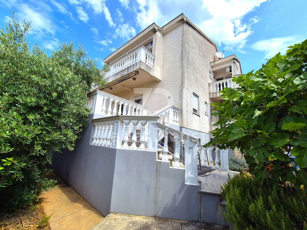 Casa di 240 m2, seconda fila sul mare a Kožino