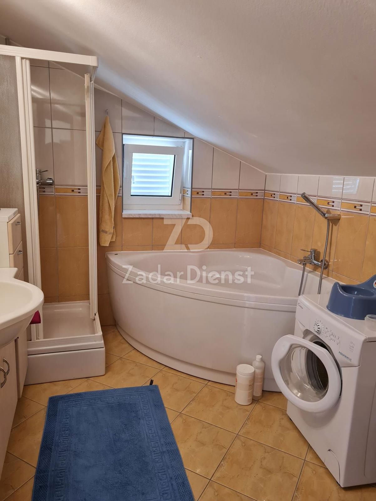 Appartamento di 75 m² con vista mare a Sukošan