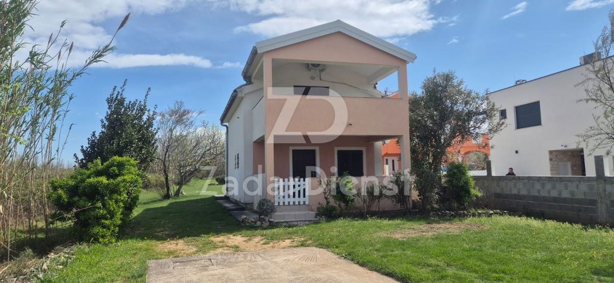 Casa con 2 unità abitative e vista sul mare a Privlaka