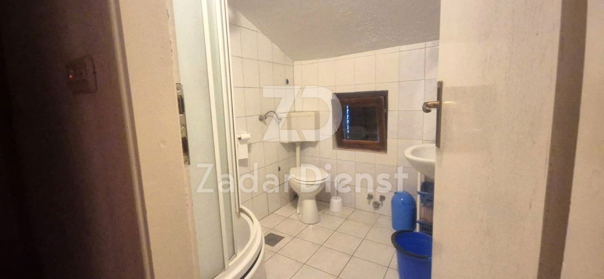 Casa con 2 unità abitative e vista sul mare a Privlaka