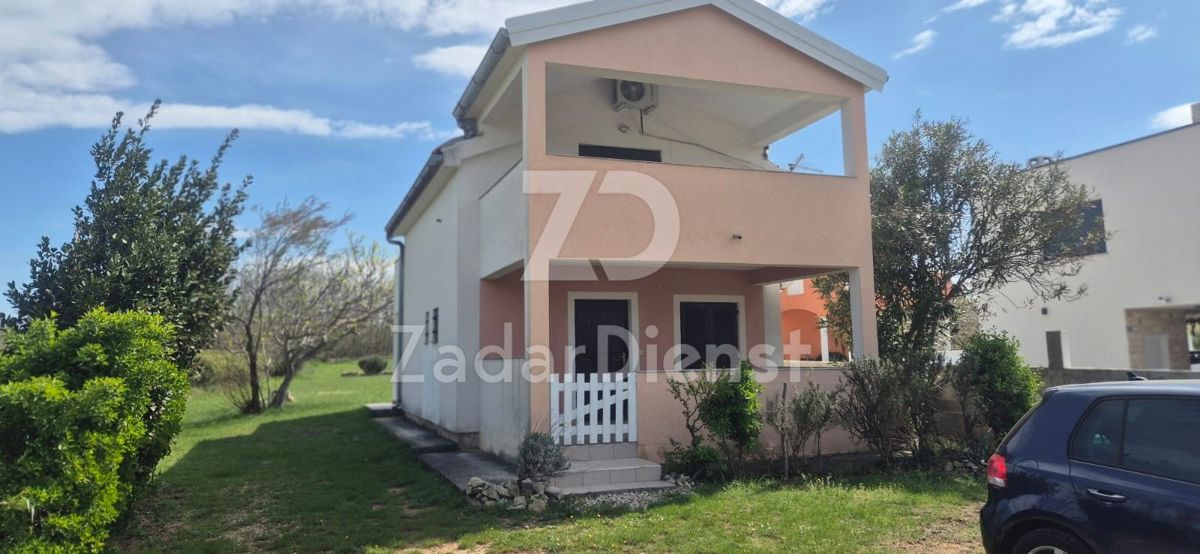 Casa con 2 unità abitative e vista sul mare a Privlaka