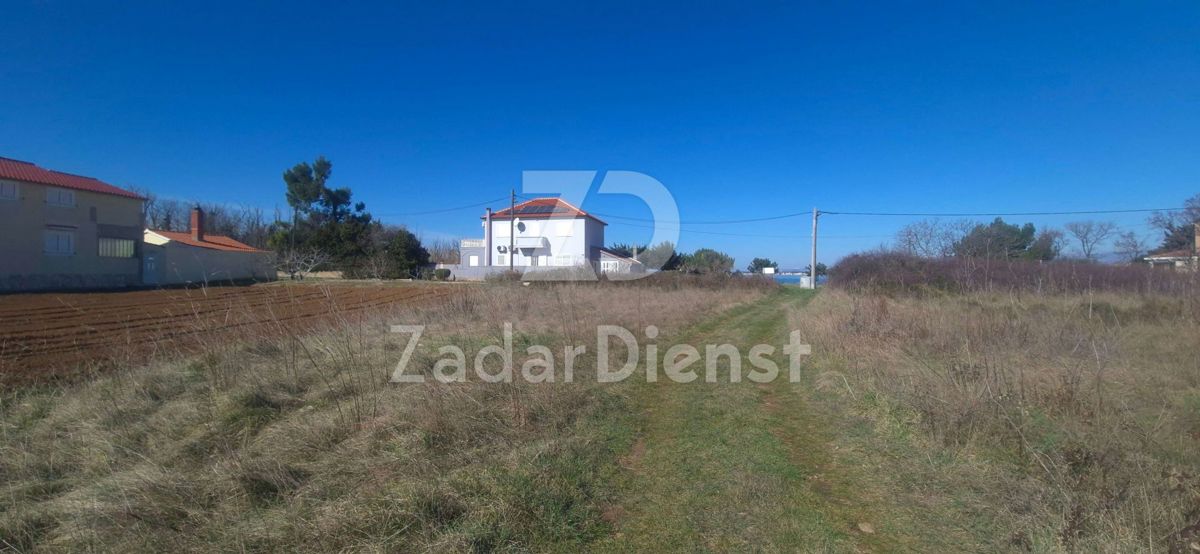 Terreno di 2351 m2, seconda fila sul mare a Privlaka