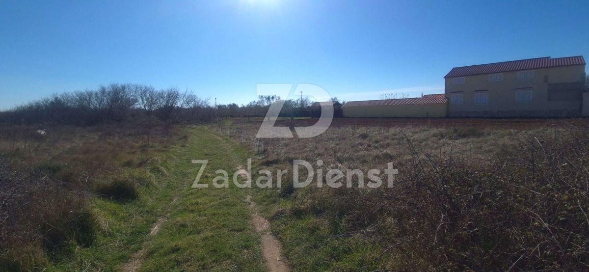 Terreno di 2351 m2, seconda fila sul mare a Privlaka