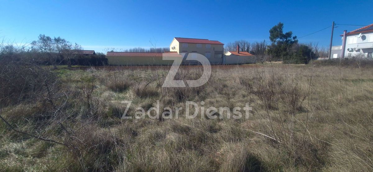 Terreno di 2351 m2, seconda fila sul mare a Privlaka