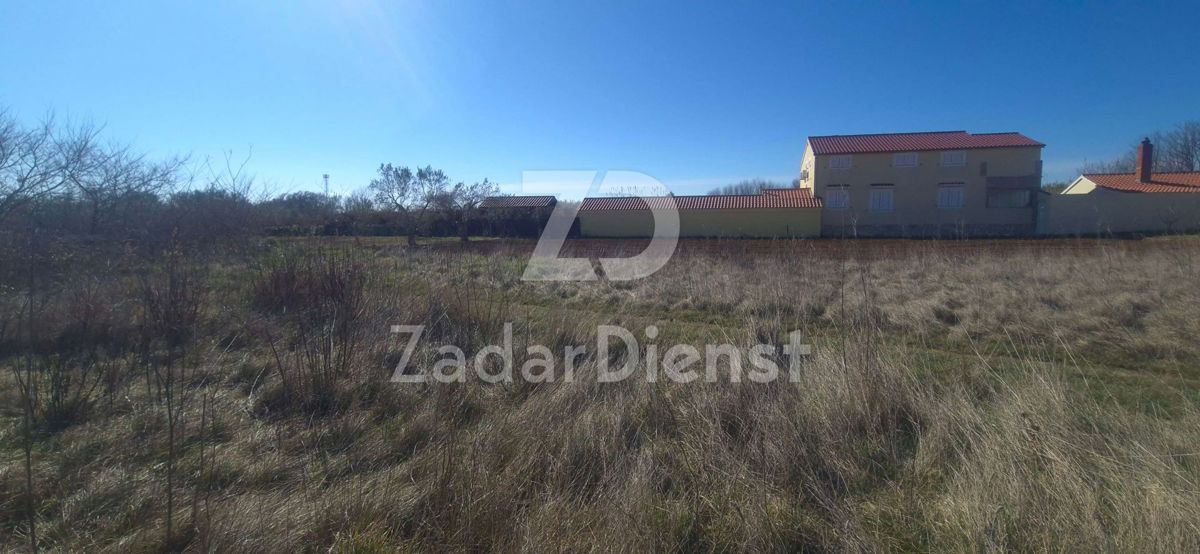 Terreno di 2351 m2, seconda fila sul mare a Privlaka