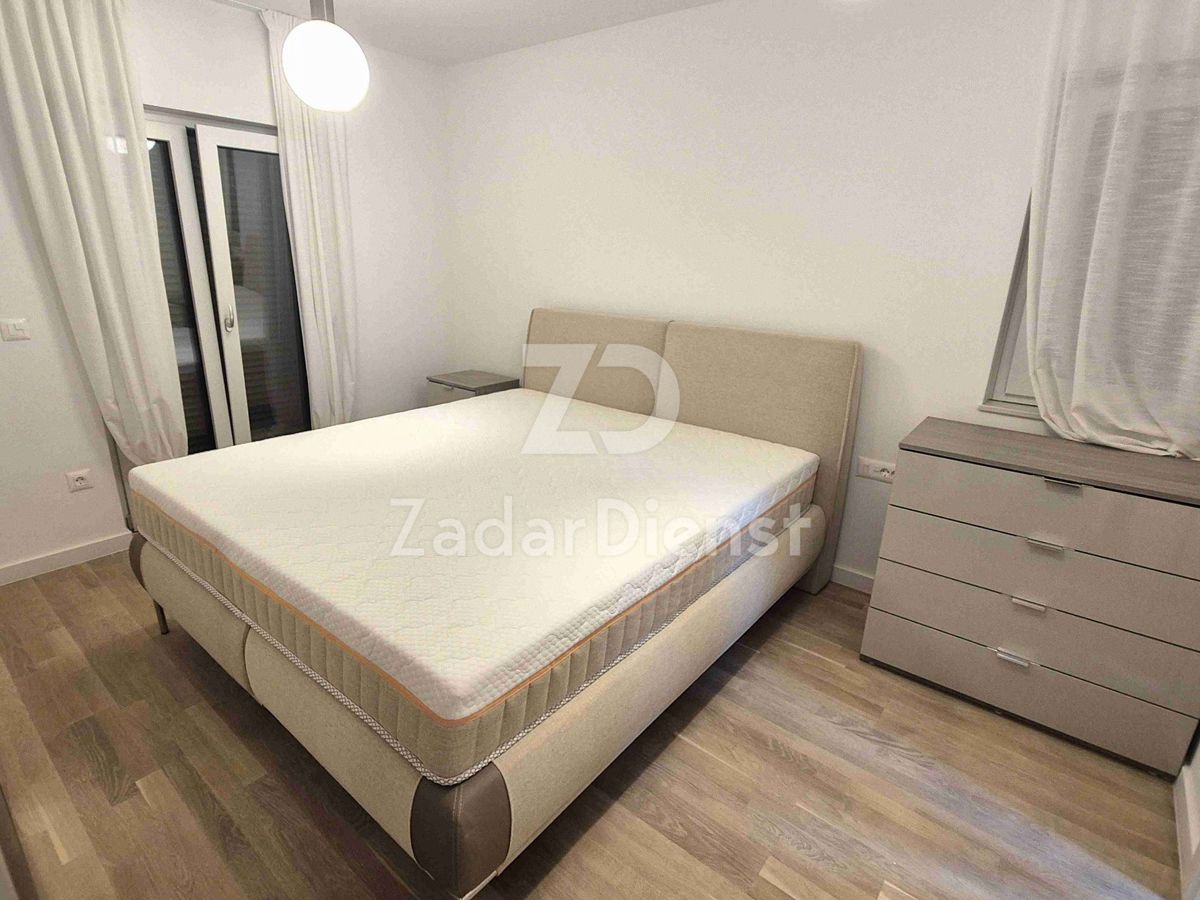 Appartamento moderno su due piani con terrazza sul tetto a Zara