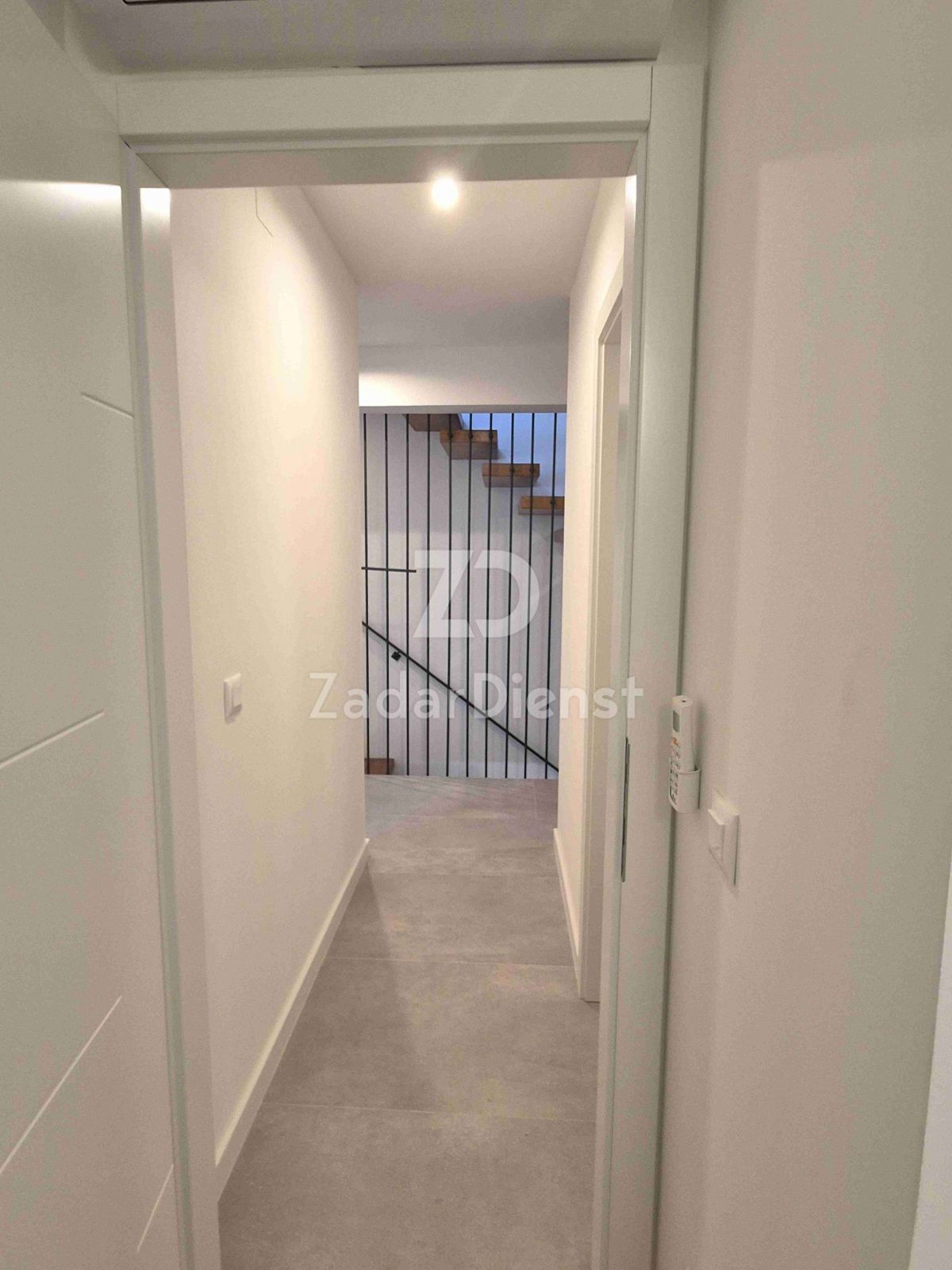 Appartamento moderno su due piani con terrazza sul tetto a Zara