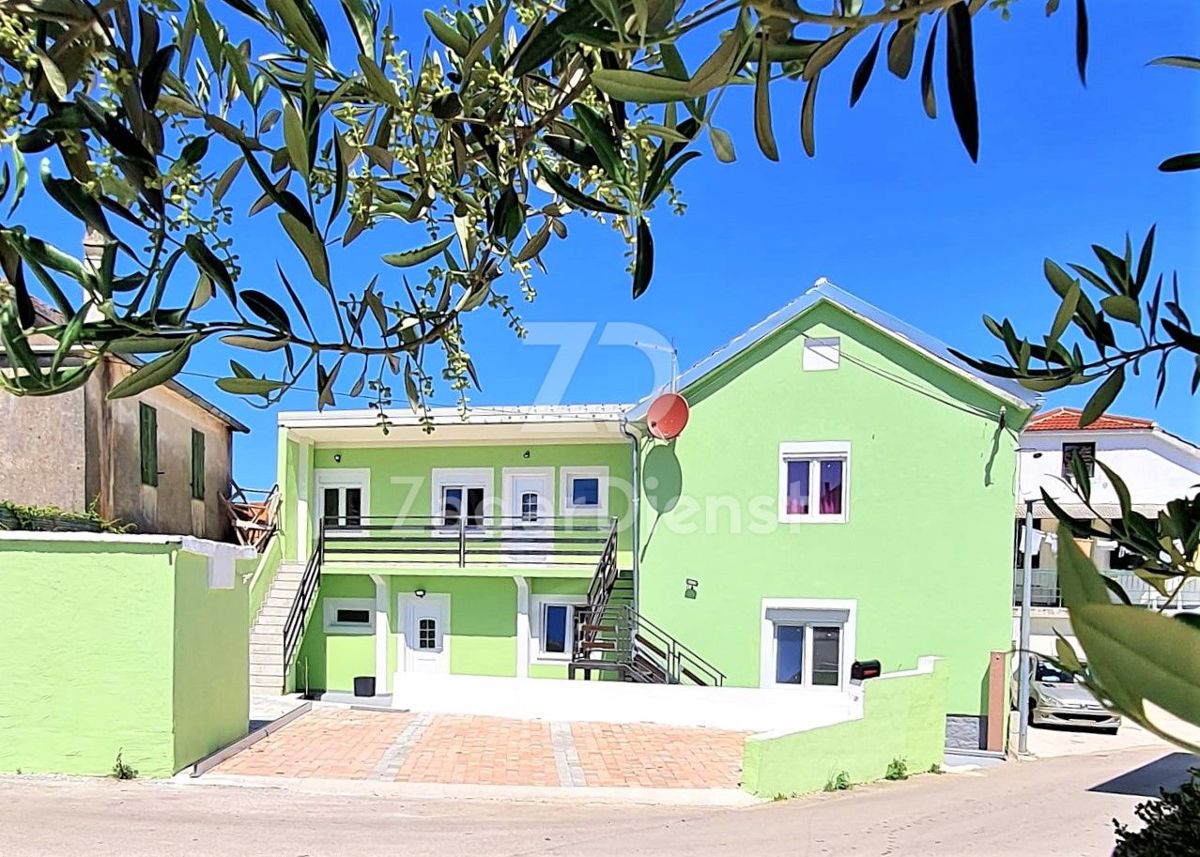 Casa con 3 appartamenti - 160 m dal mare - Murter