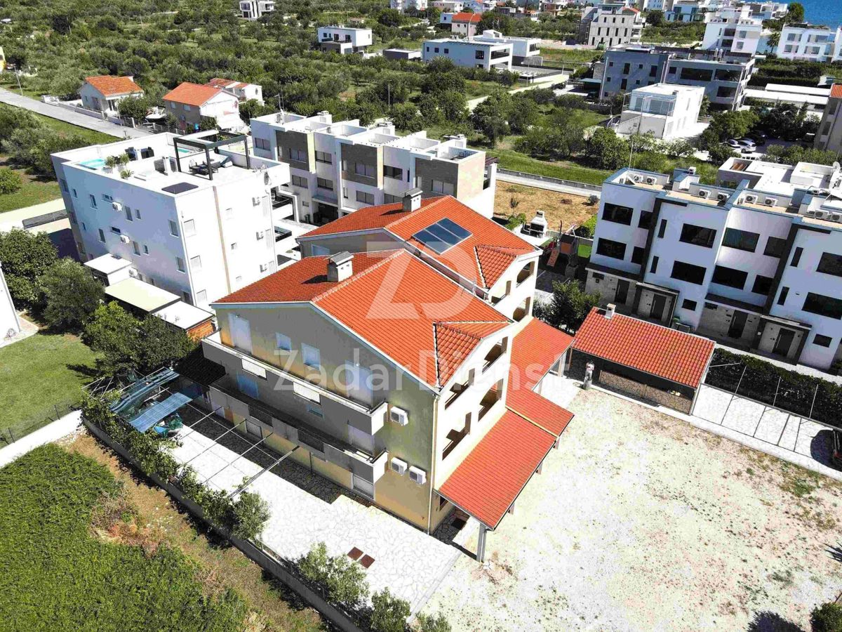 Casa con 6 unità abitative, PRIMA FILA AL MARE