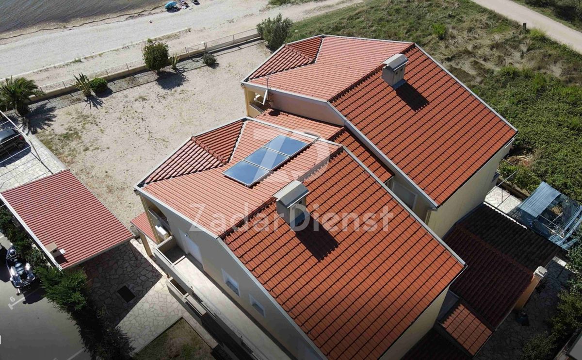 Casa con 6 unità abitative, PRIMA FILA AL MARE