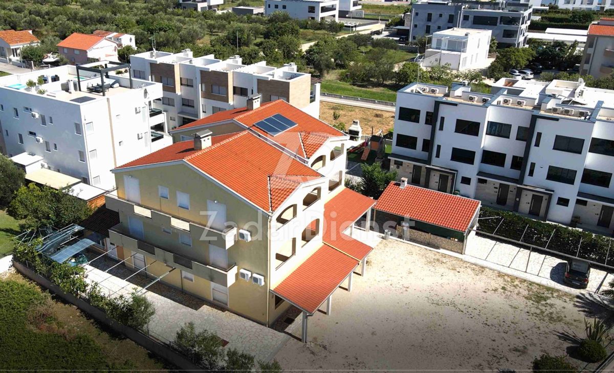 Casa con 6 unità abitative, PRIMA FILA AL MARE