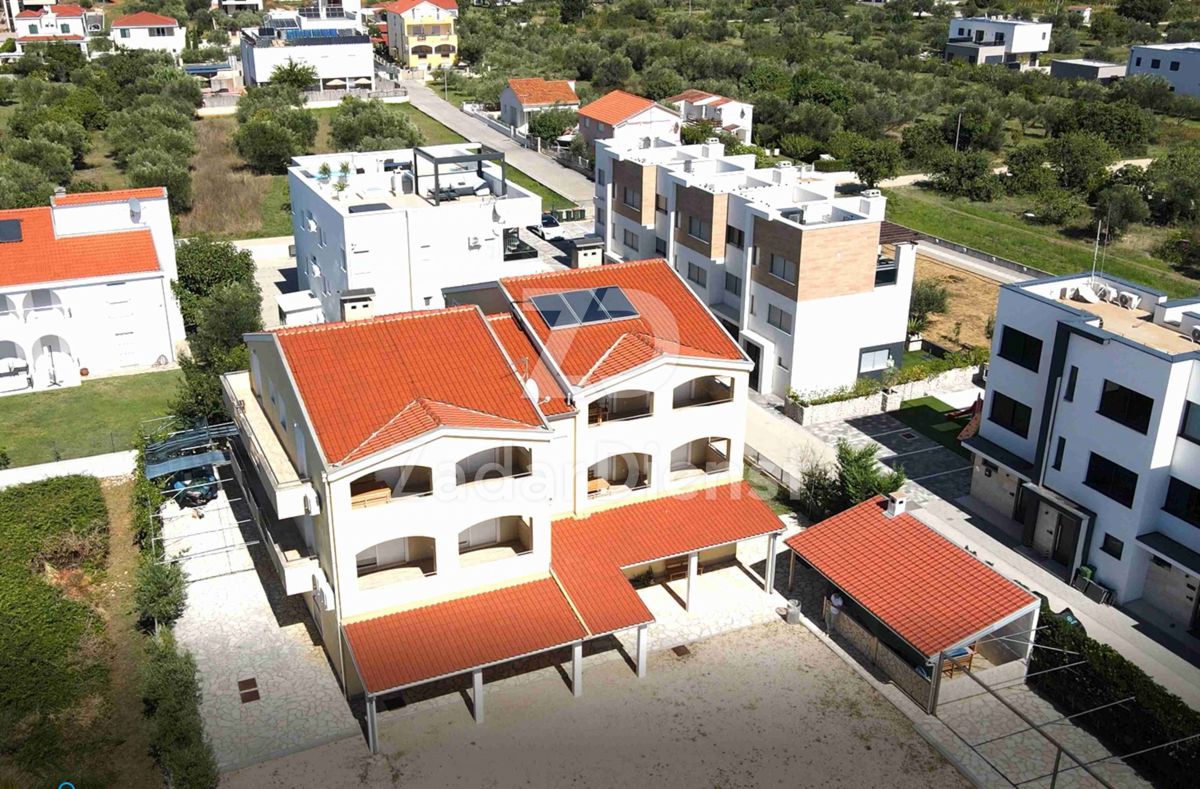 Casa con 6 unità abitative, PRIMA FILA AL MARE