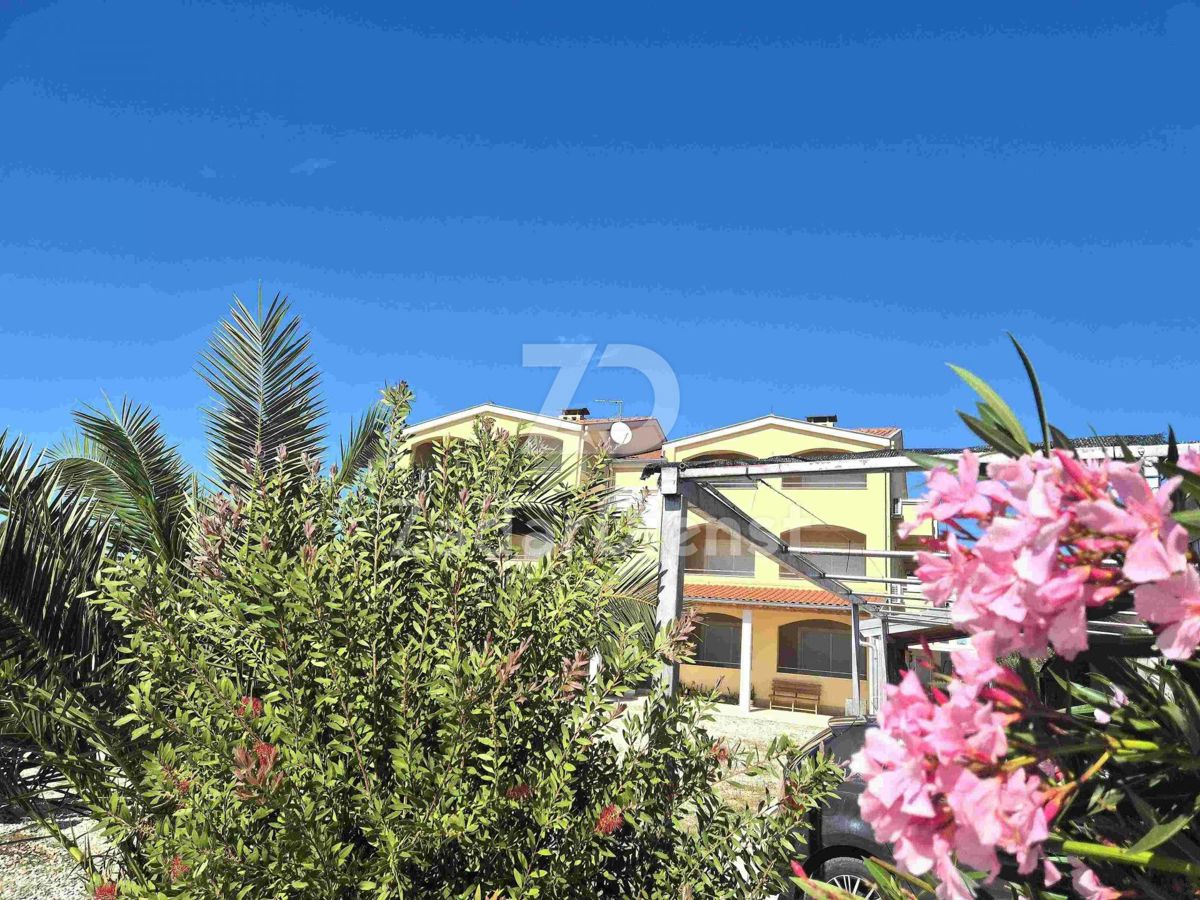 Casa con 6 unità abitative, PRIMA FILA AL MARE