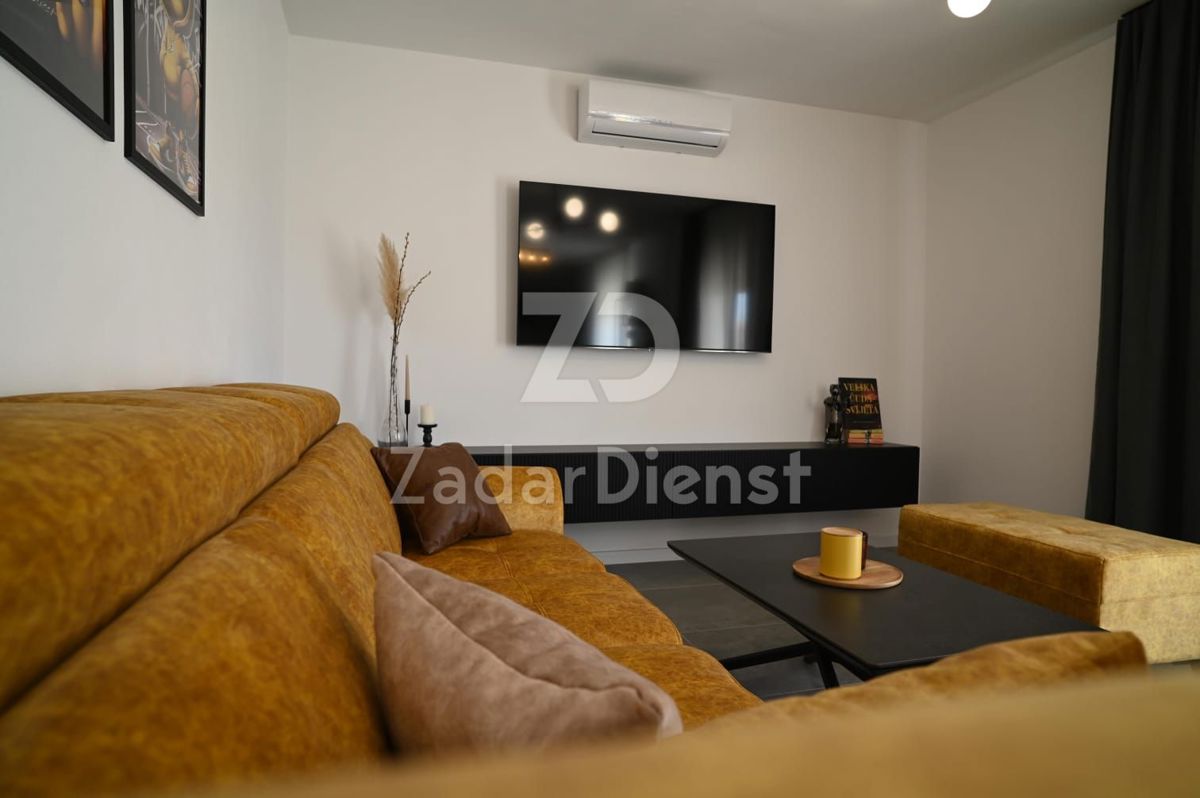 Casa moderna con piscina e vista mare a Vir