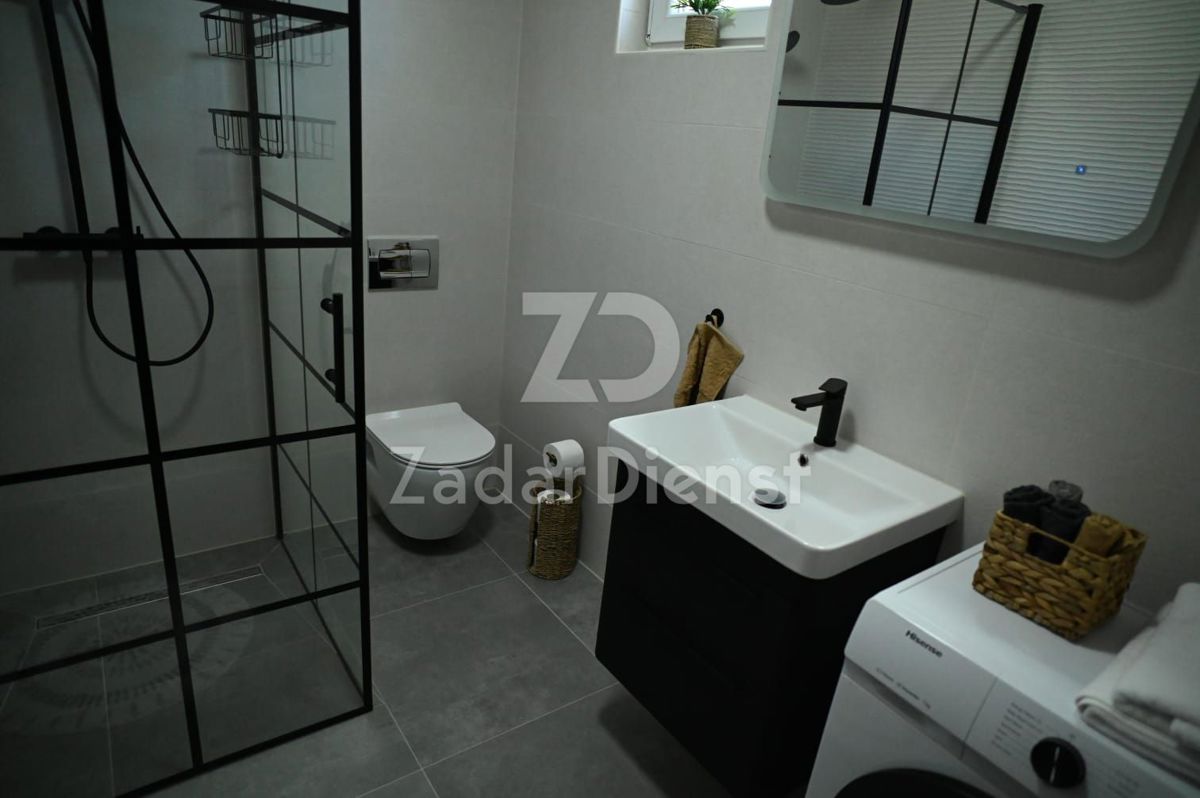 Casa moderna con piscina e vista mare a Vir