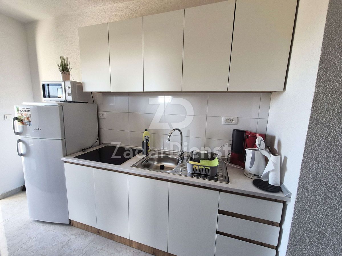 Casa di 220 m2 con 3 appartamenti a Sukošan