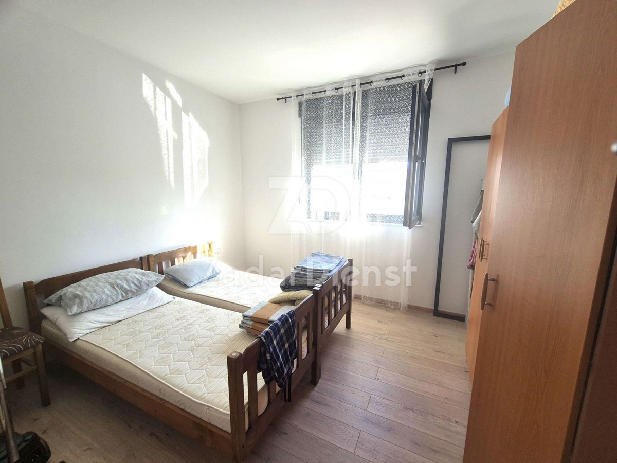 Casa di 220 m2 con 3 appartamenti a Sukošan