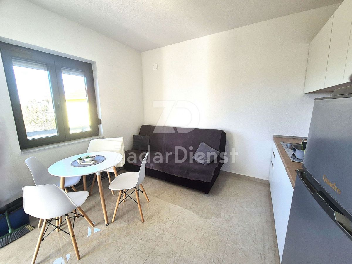 Casa di 220 m2 con 3 appartamenti a Sukošan