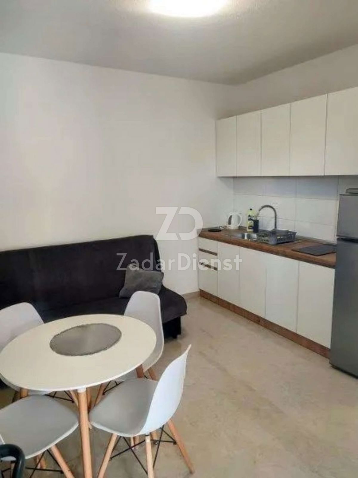 Casa di 220 m2 con 3 appartamenti a Sukošan