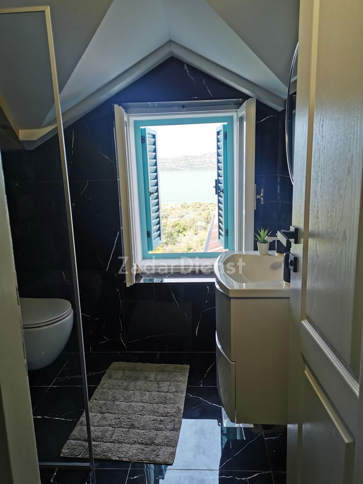 Bellissima casa con vista aperta sul mare