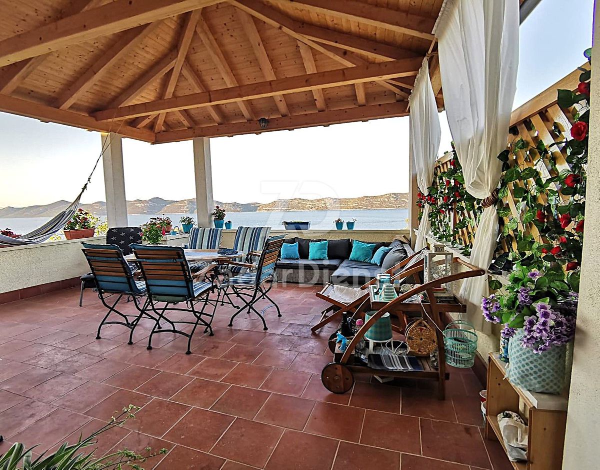 Bellissima casa con vista aperta sul mare