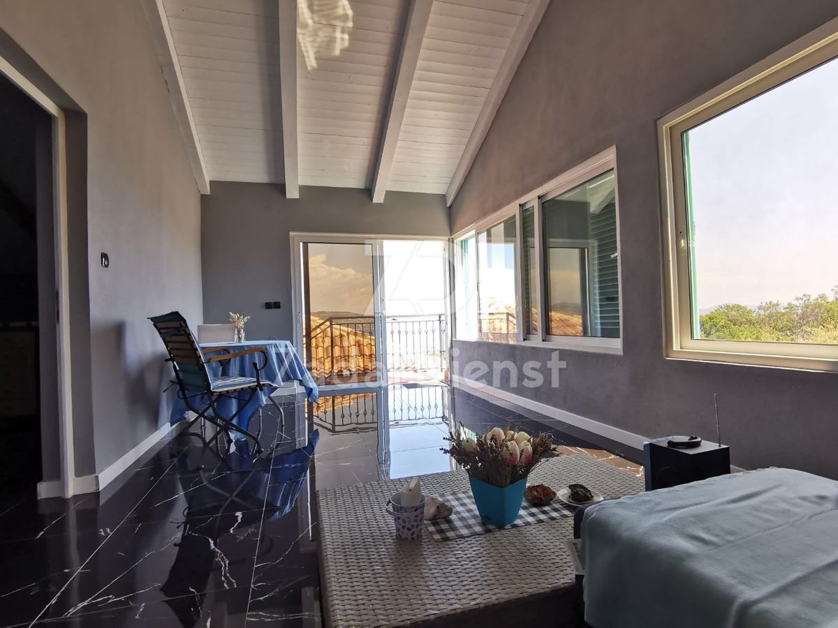 Bellissima casa con vista aperta sul mare