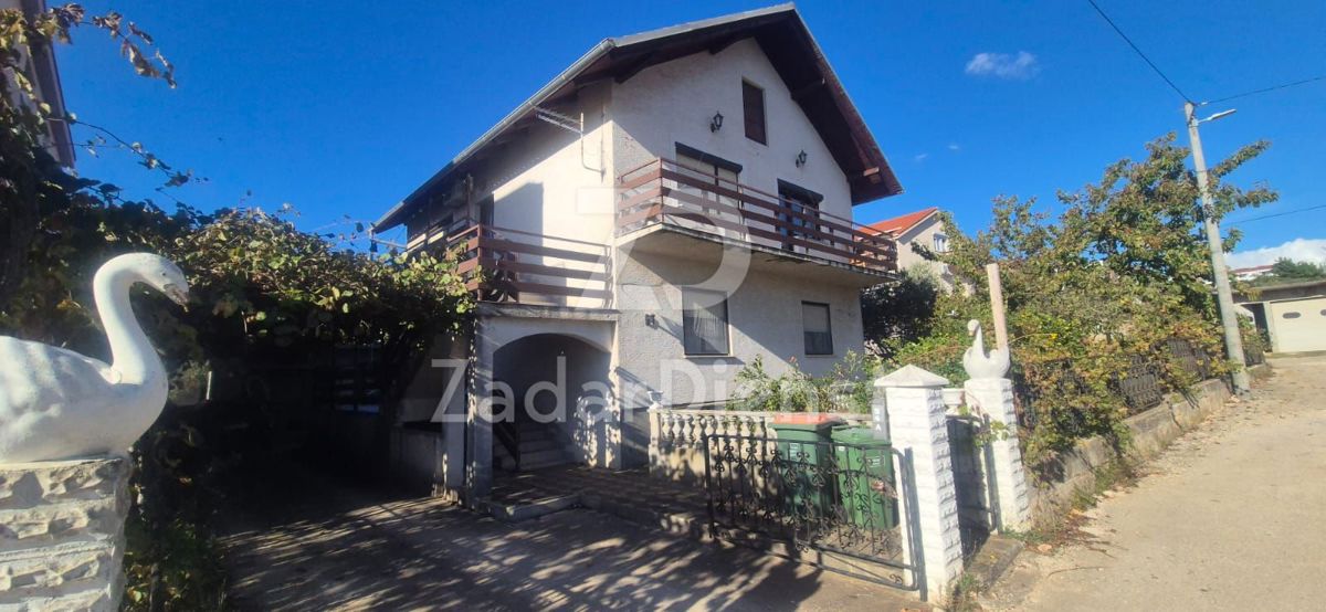 Casa con 2 unità abitative e ampio cortile