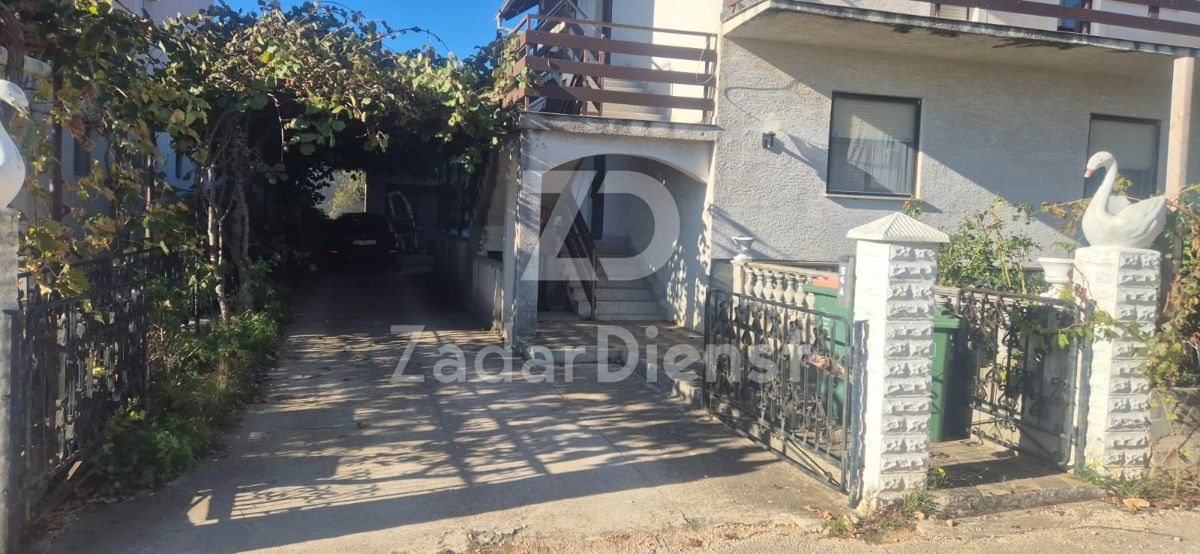 Casa con 2 unità abitative e ampio cortile