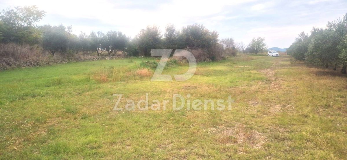 Terreno in eccellente posizione di 1410 m2 a Zemunik